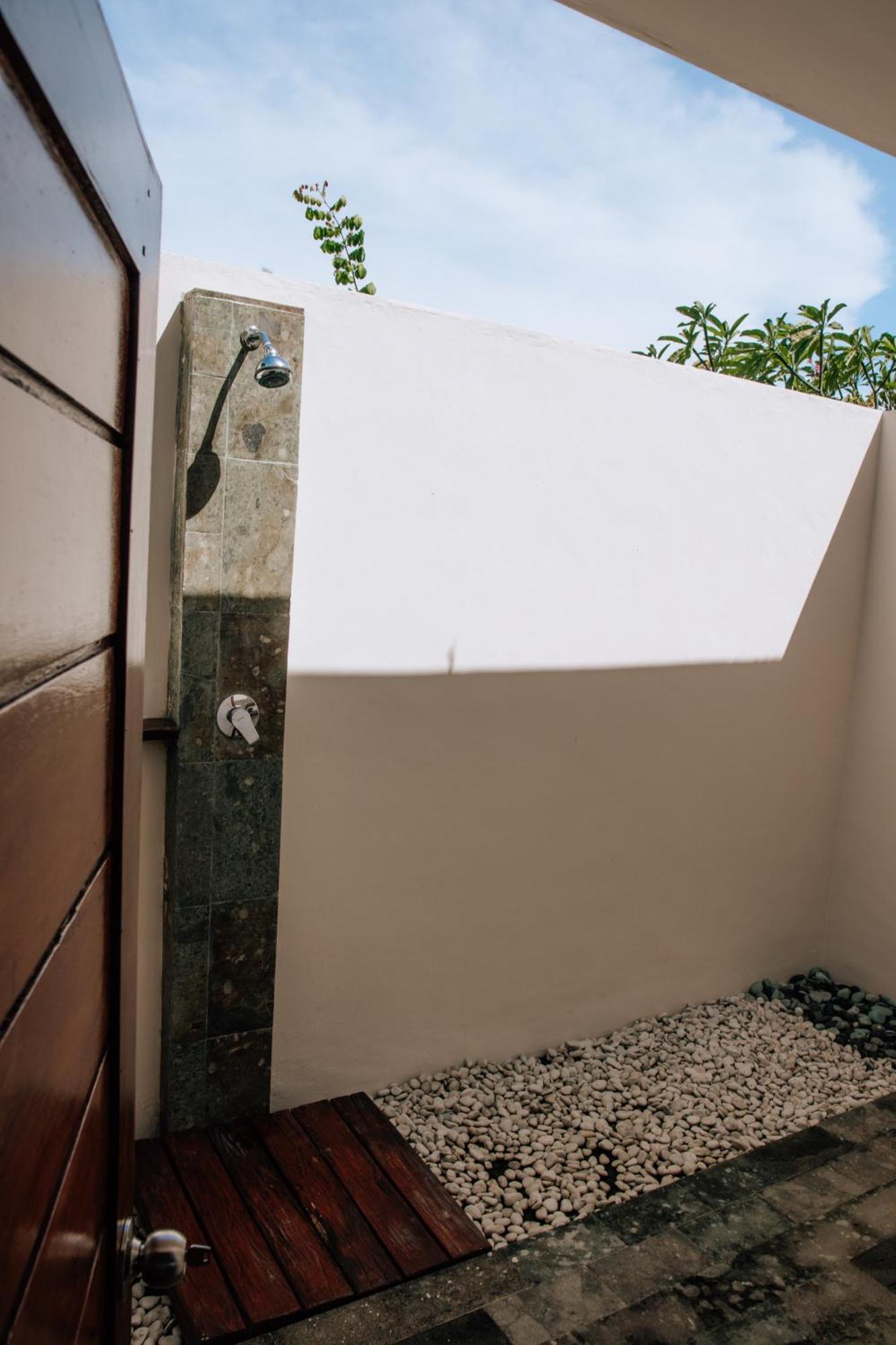 Pebble & Fins Bali Dive Resort トゥランベン エクステリア 写真