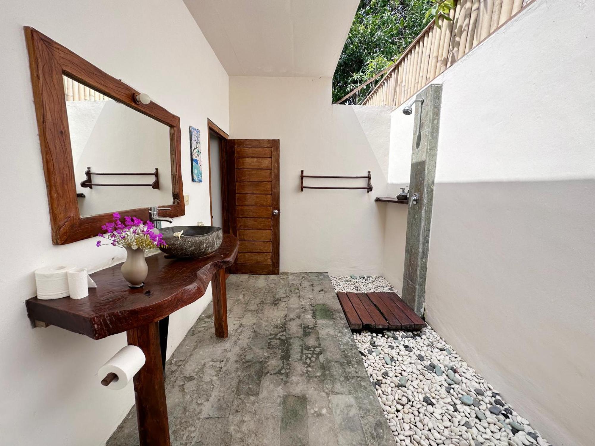 Pebble & Fins Bali Dive Resort トゥランベン エクステリア 写真