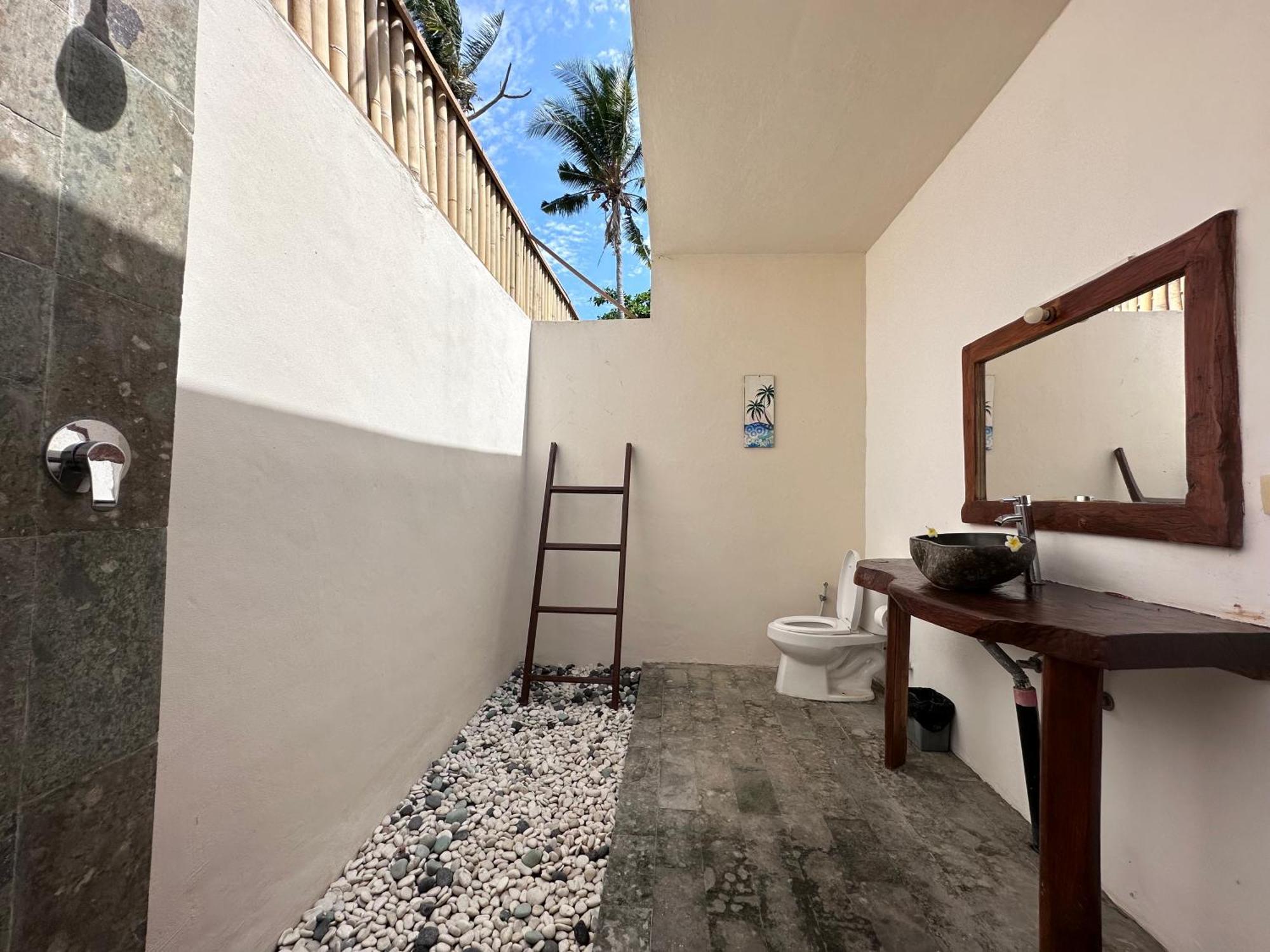 Pebble & Fins Bali Dive Resort トゥランベン エクステリア 写真